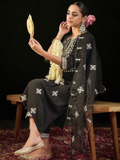 Ethnic Motifs Embroidered Straight Gotta Patti Kurta with Trousers & Dupatta