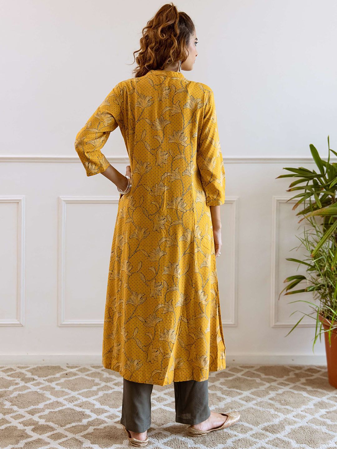 Dhiyona SN Women's Floral Printed Mandarin Collar Pure Cotton Straight Kurta & Trousers