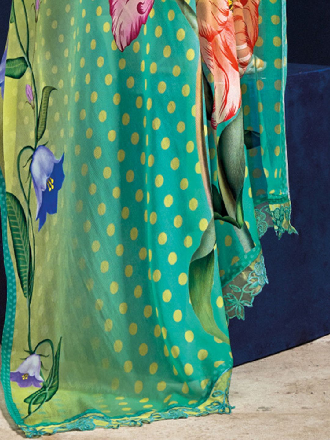 Women Floral Embroidered Regular Thread Work Kurta with Trousers & With Dupatta