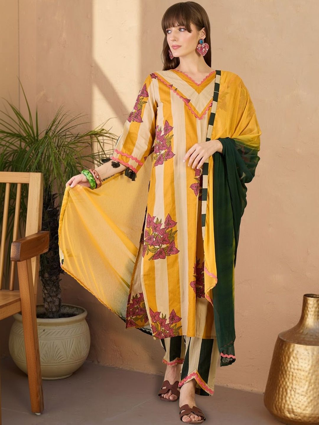 Dhiyona IE Women Floral Printed Regular Pure Cotton Kurta with Trousers & With Dupatta