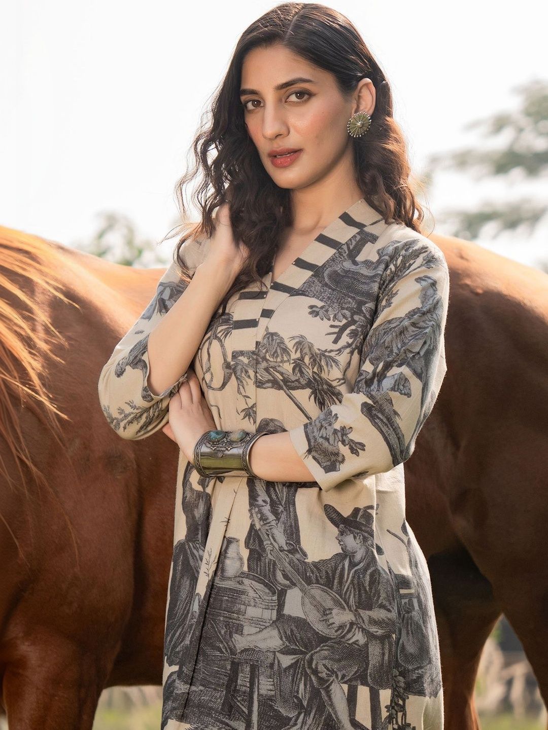 Women Printed Regular Linen Kurta with Trousers