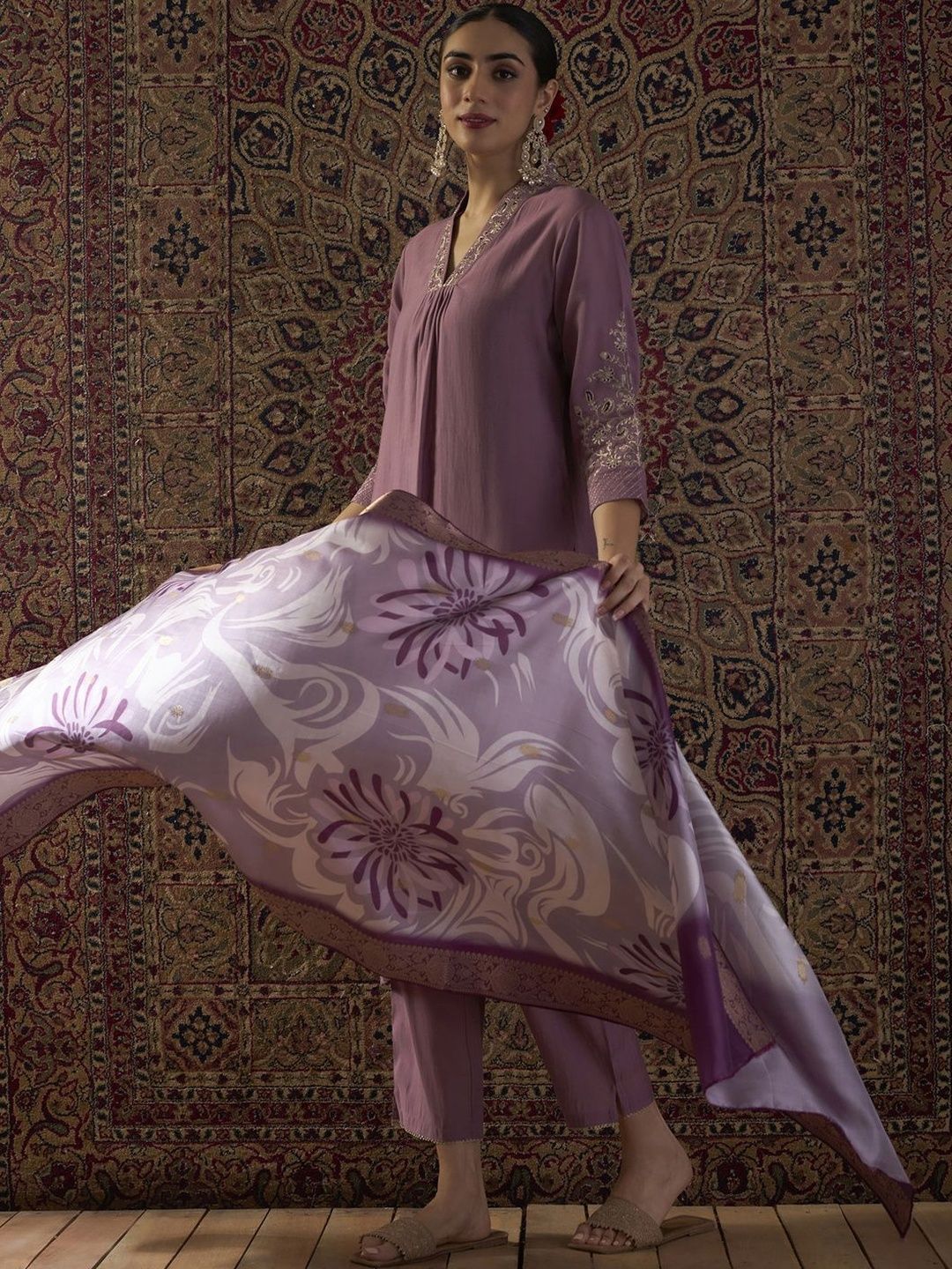 Floral Embroidered Regular Thread Work Straight Kurta With Trousers & Dupatta