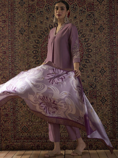 Floral Embroidered Regular Thread Work Straight Kurta With Trousers & Dupatta