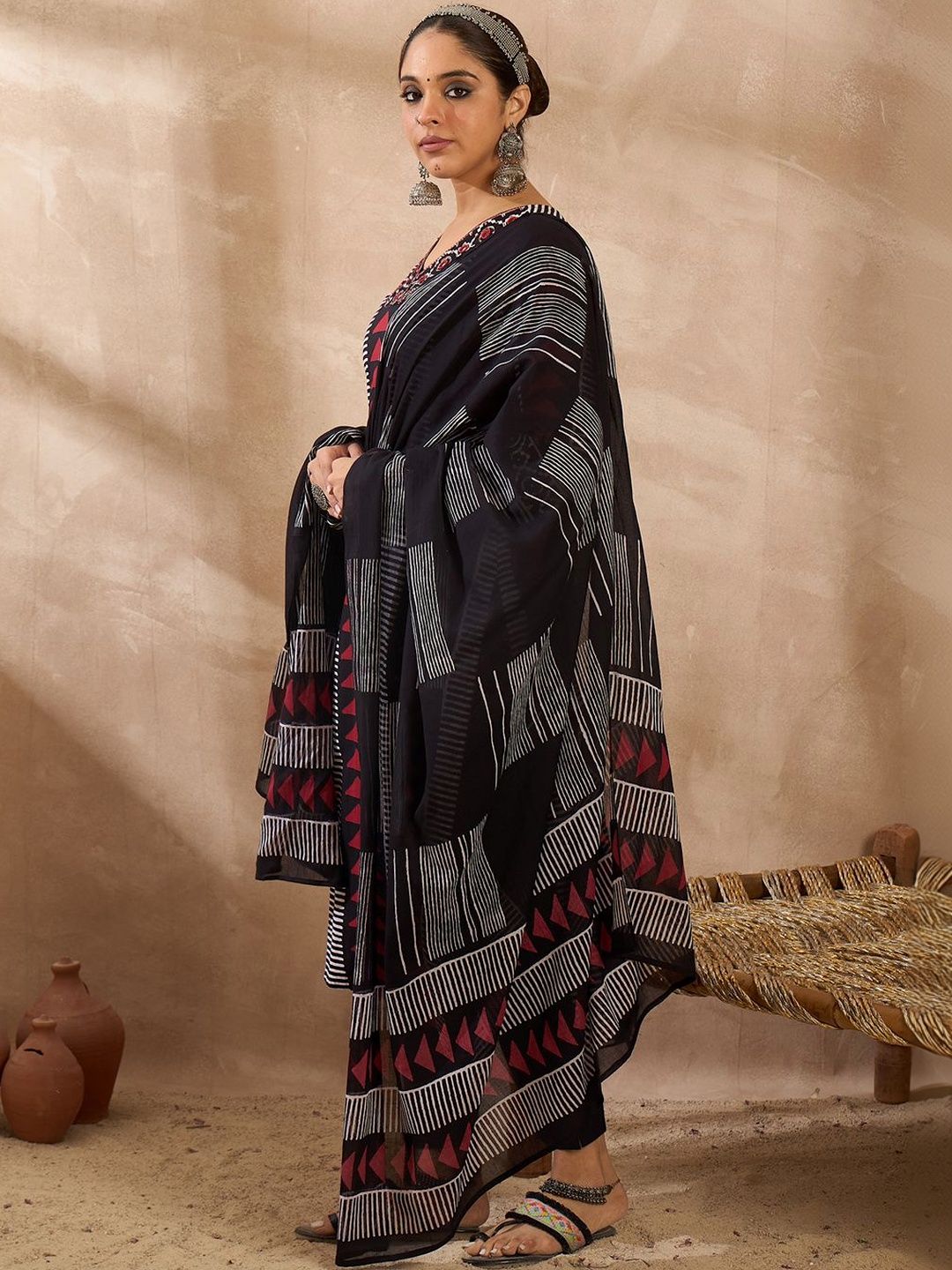 Dhiyona IE Women Printed Regular Thread Work Pure Cotton Kurta with Trousers & With Dupatta