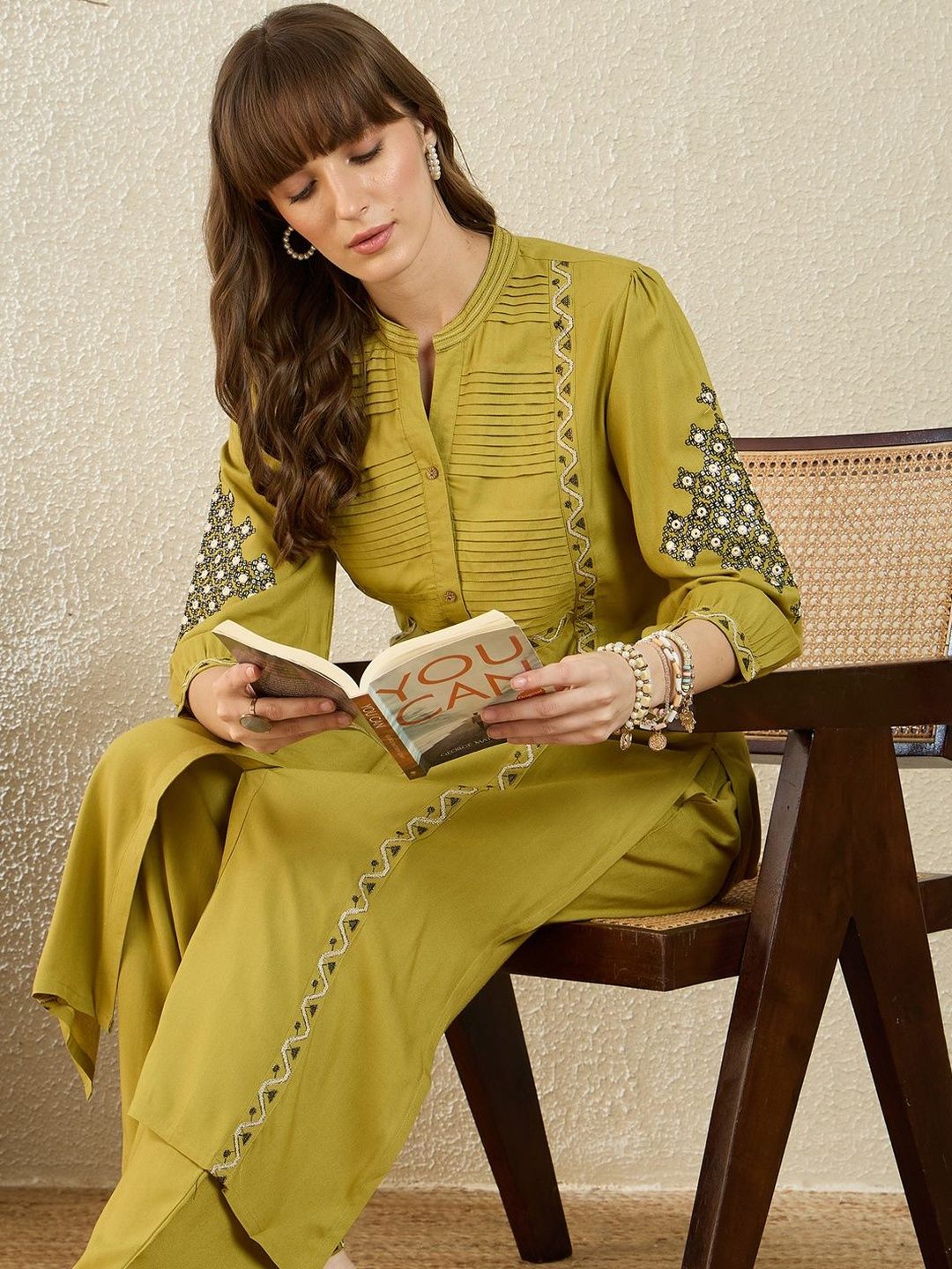Ethnic Motifs Embroidered Thread Work Straight Kurta With Palazzos