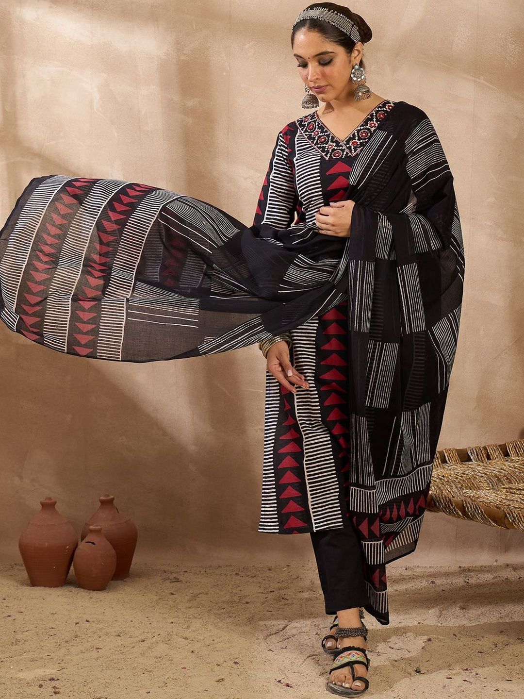 Women Printed Regular Thread Work Pure Cotton Kurta with Trousers & With Dupatta