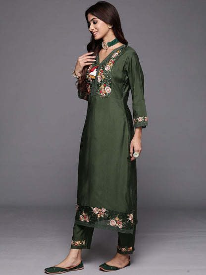 Women Floral Embroidered Thread Work Kurta with Trousers & Dupatta
