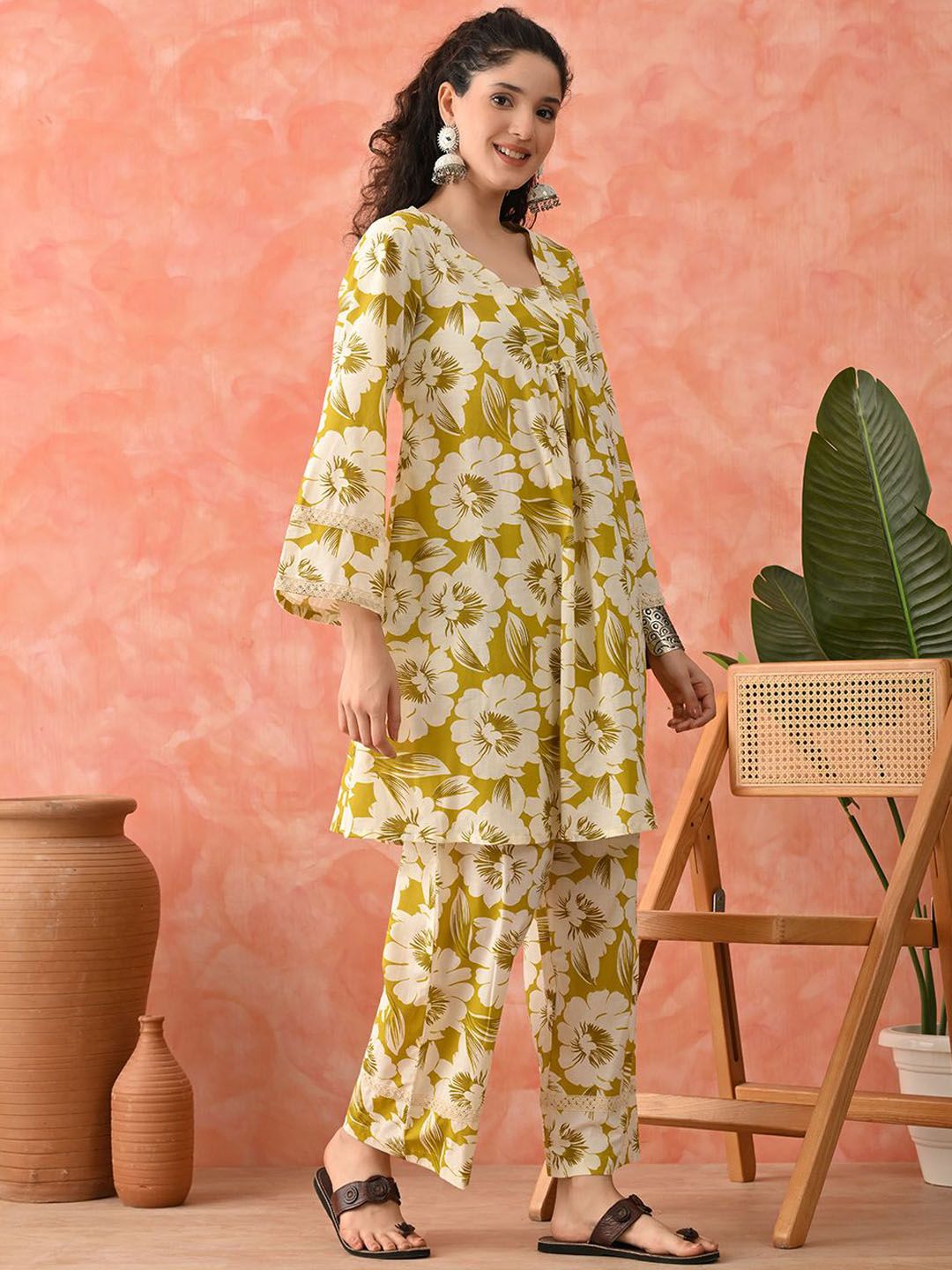 Dhiyona SN Women's Floral Printed Cotton Kurta with Trousers