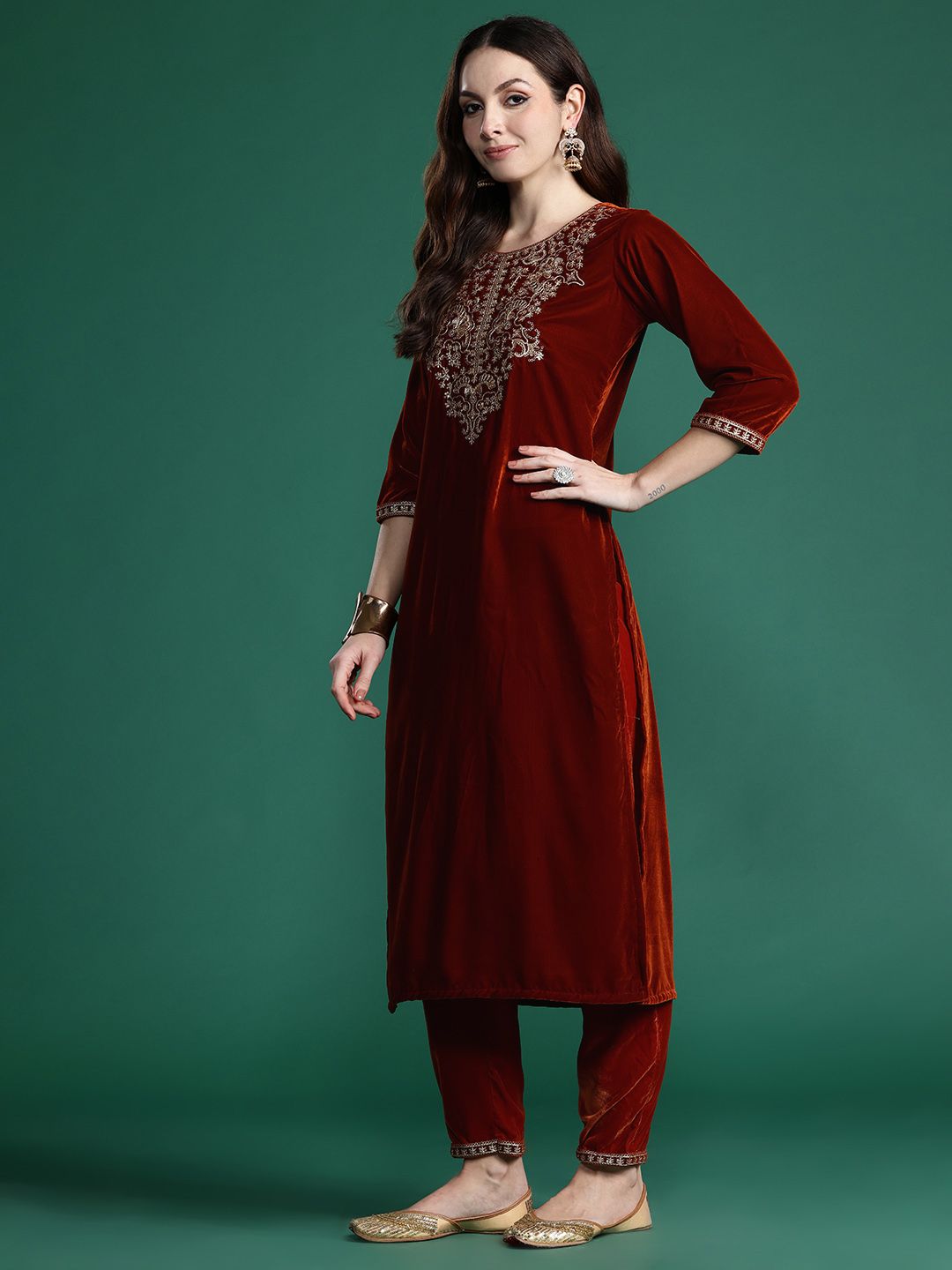 Dhiyona IE Floral Embroidered Velvet Kurta with Trousers & With Dupatta