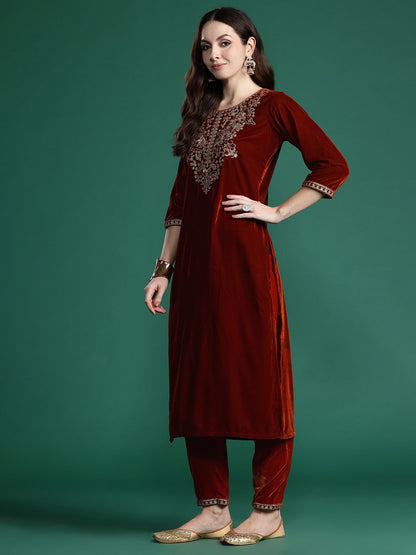 Dhiyona IE Floral Embroidered Velvet Kurta with Trousers & With Dupatta