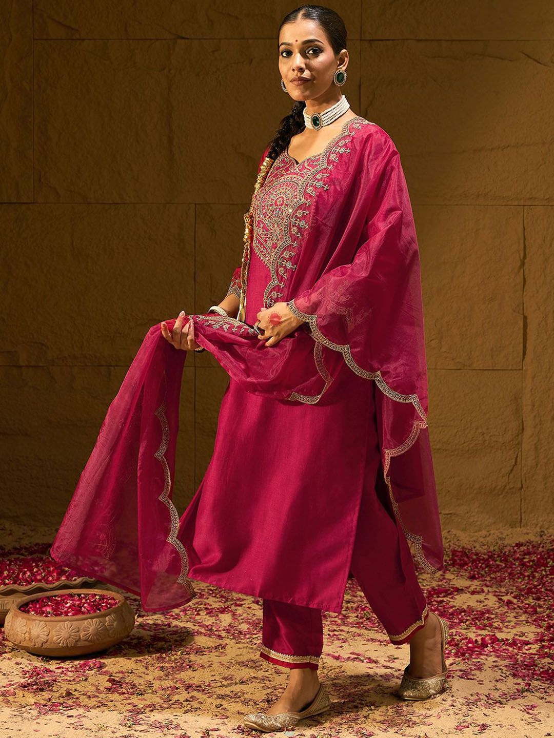 Dhiyona IE Floral Embroidered Sweetheart Neck Straight Kurta With Trousers & Dupatta