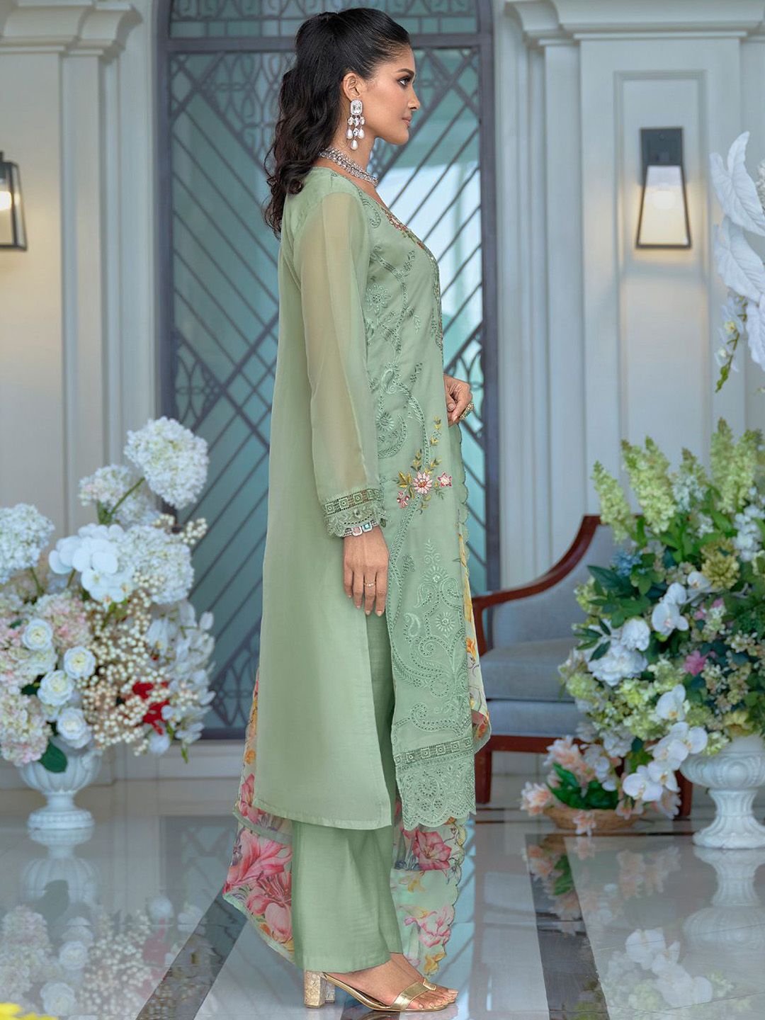 Women Floral Embroidered Thread Work Kurta with Trousers & Dupatta