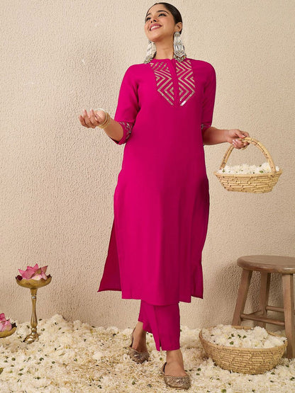 Dhiyona IE Embellished Mandarin Collar Straight Kurta With Trousers Co-Ord Set