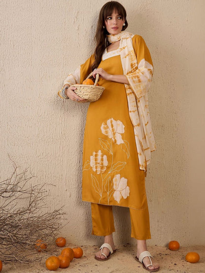Women Floral Printed Regular Kurta with Trousers & With Dupatta