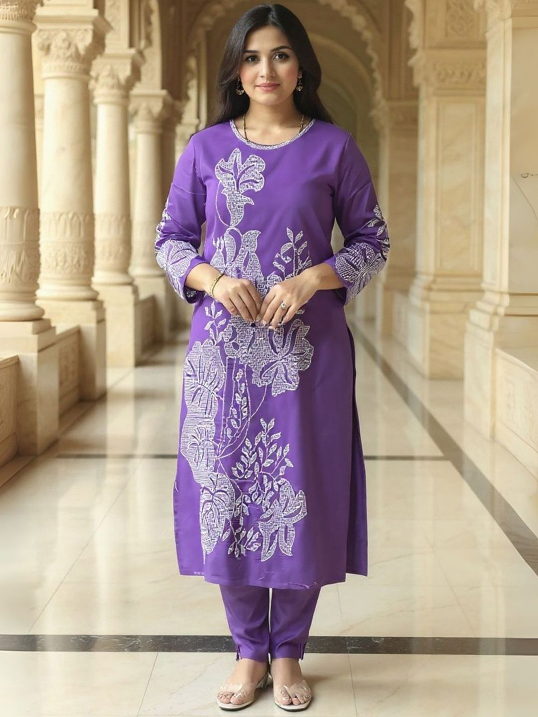 Women Floral Embroidered Kurta with Trousers