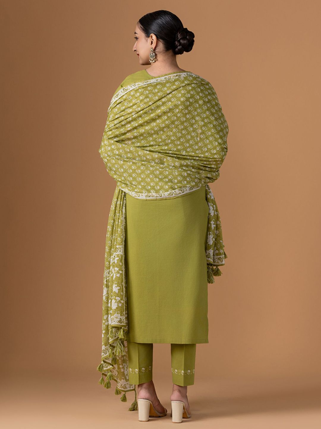 Dhiyona WP Women Ethnic Motifs Printed Cotton Kurta with Trousers & Dupatta