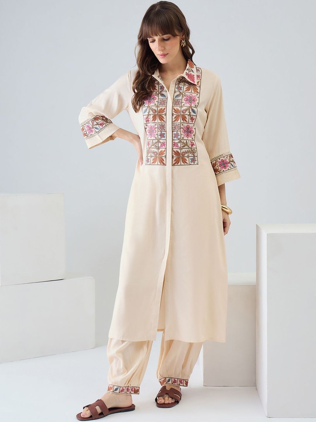 Women Floral Embroidered Regular Thread Work Kurta with Patiala