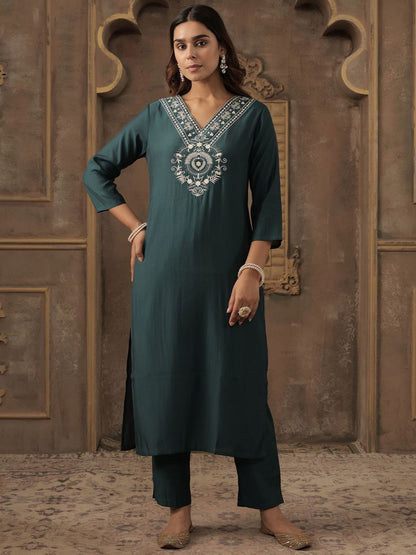 Ethnic Motifs Yoke Design V-Neck Thread Work Straight Kurta With Trousers