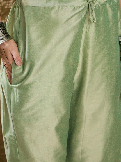 Dhiyona IE Women Floral Embroidered Regular Thread Work Kurta with Trousers