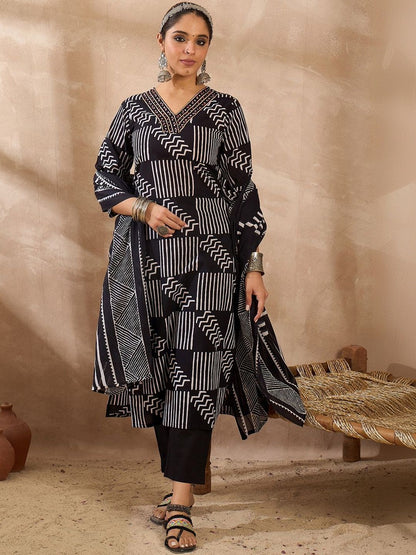 Women Printed Regular Thread Work Pure Cotton Kurta with Trousers & With Dupatta