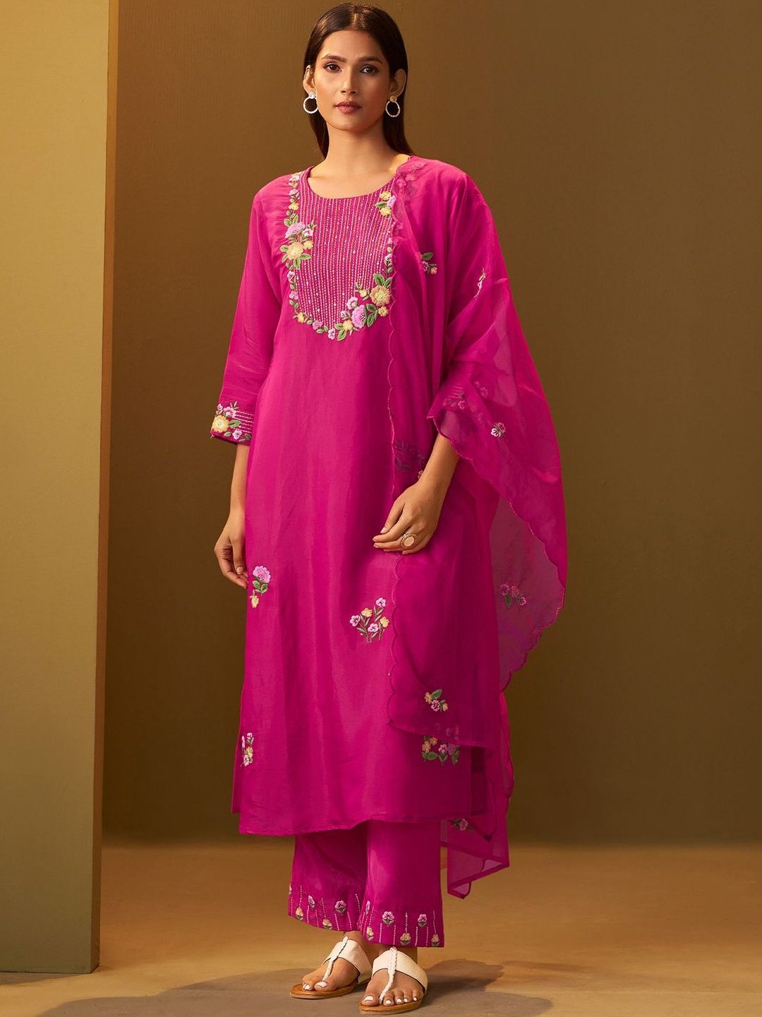 Women Floral Embroidered Thread Work Kurta With Trousers & With Dupatta