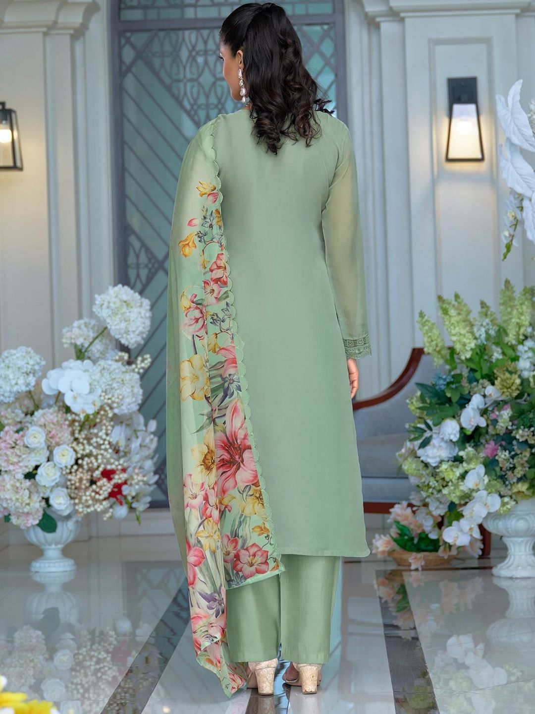 Women Floral Embroidered Regular Thread Work Kurta with Trousers & With Dupatta