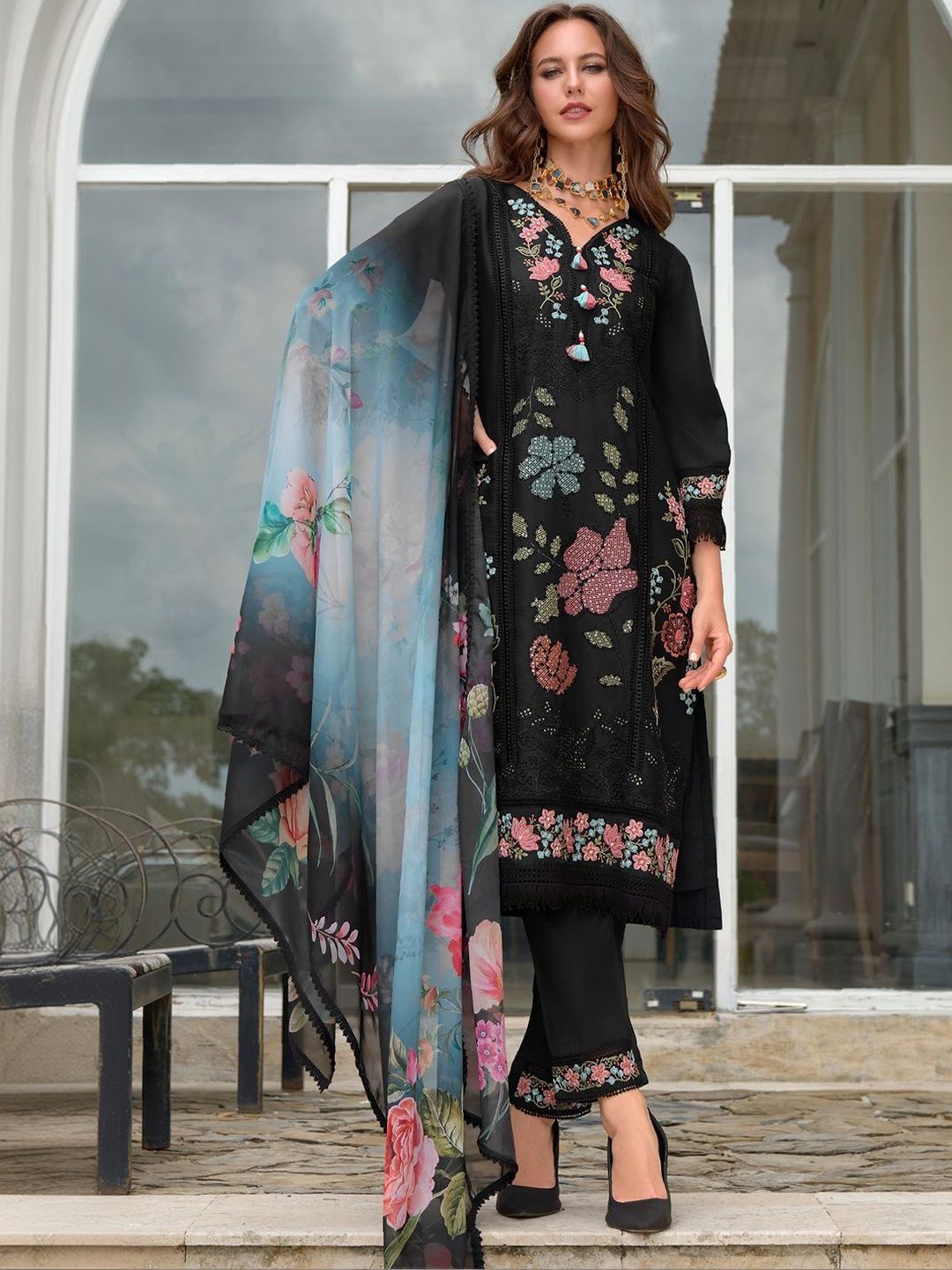 Women Floral Embroidered Regular Thread Work Pure Silk Kurta with Trousers & With Dupatta