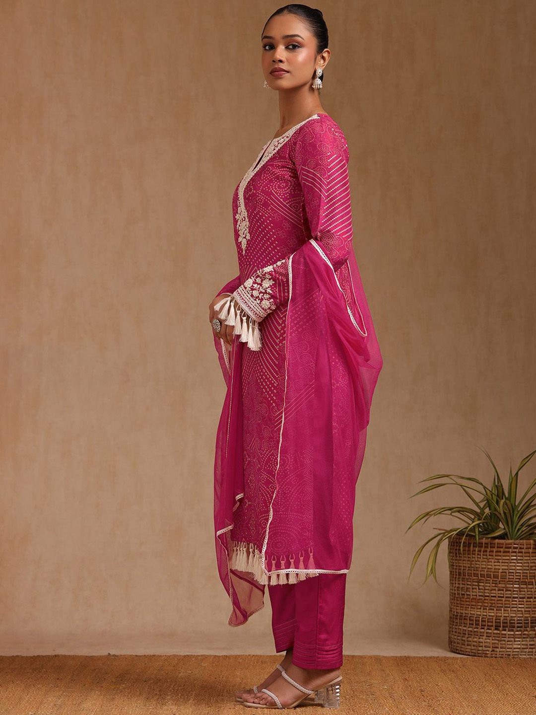 Dhiyona SO Women's Women Bandhani Printed Regular Thread Work Kurta with Trousers & With Dupatta