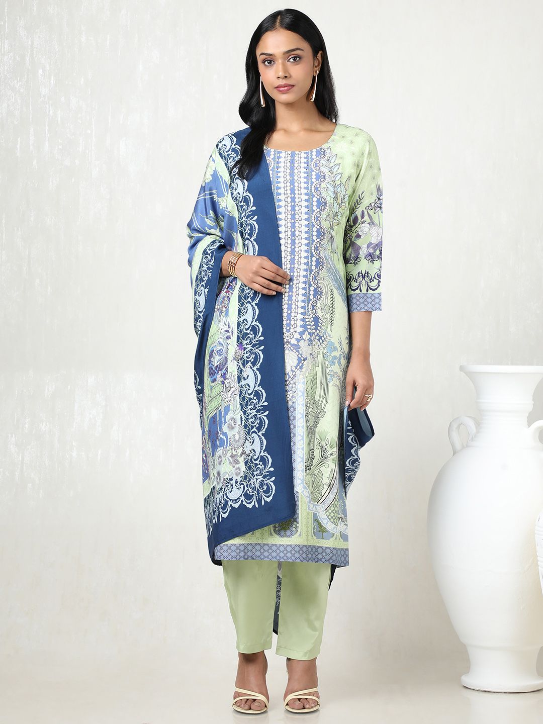 Dhiyona SO Women's Women Floral Printed Regular Beads and Stones Kurta with Trousers & With Dupatta
