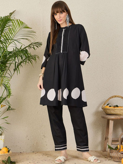Women Geometric Printed Cotton A-Line Kurta with Trousers