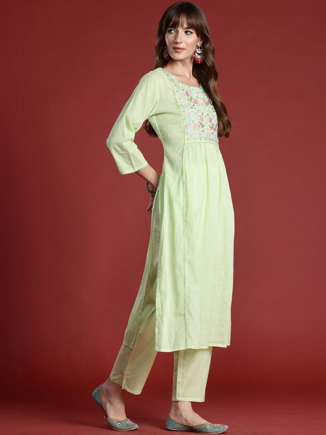 Dhiyona IE Women Floral Embroidered Empire Thread Work Pure Cotton Kurta with Trousers & With Dupatta
