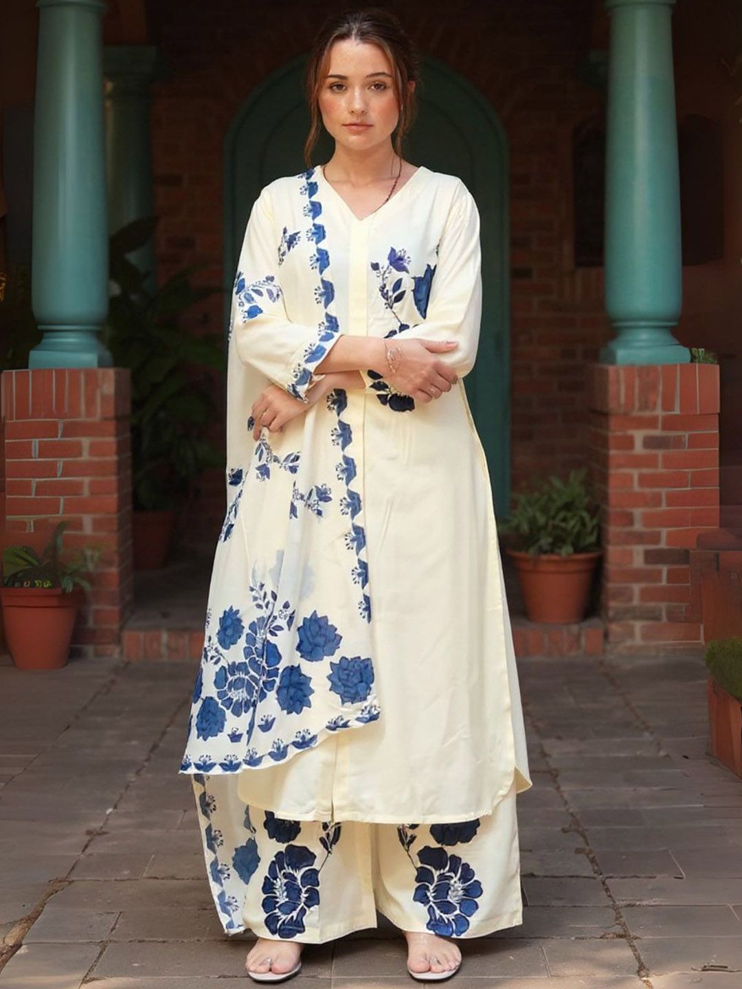 Women Floral Printed Regular Kurta with Palazzos & Dupatta Kurta Sets