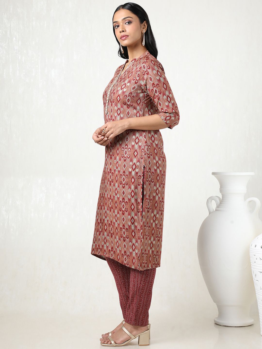 Dhiyona SO Women's Women Floral Printed Regular Gotta Patti Kurta with Trousers