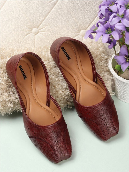 Dhiyona AK Women Synthetic Leather Mojaris