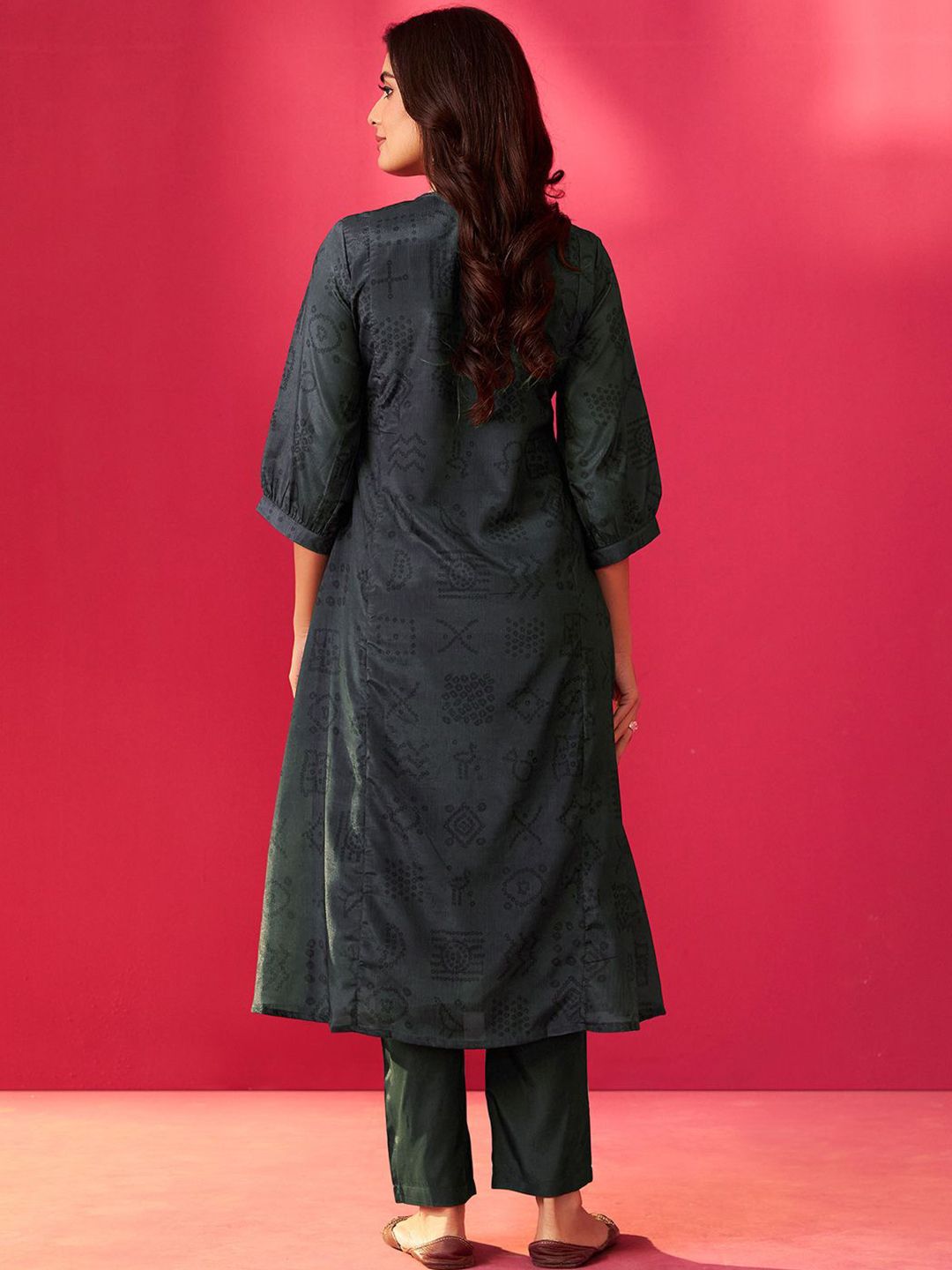 Dhiyona IE Floral Embroidered Notch Neck Tunic & Trousers