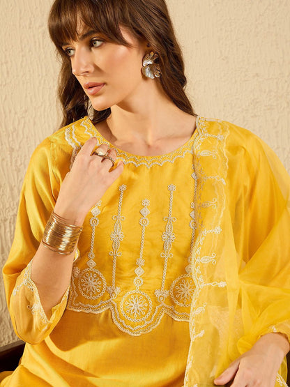 Women Floral Embroidered Regular Thread Work Liva Kurta with Trousers & With Dupatta