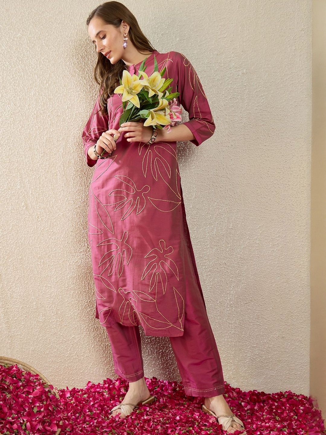 Women Ethnic Motifs Embroidered Regular Thread Work Pure Cotton Kurta with Trousers