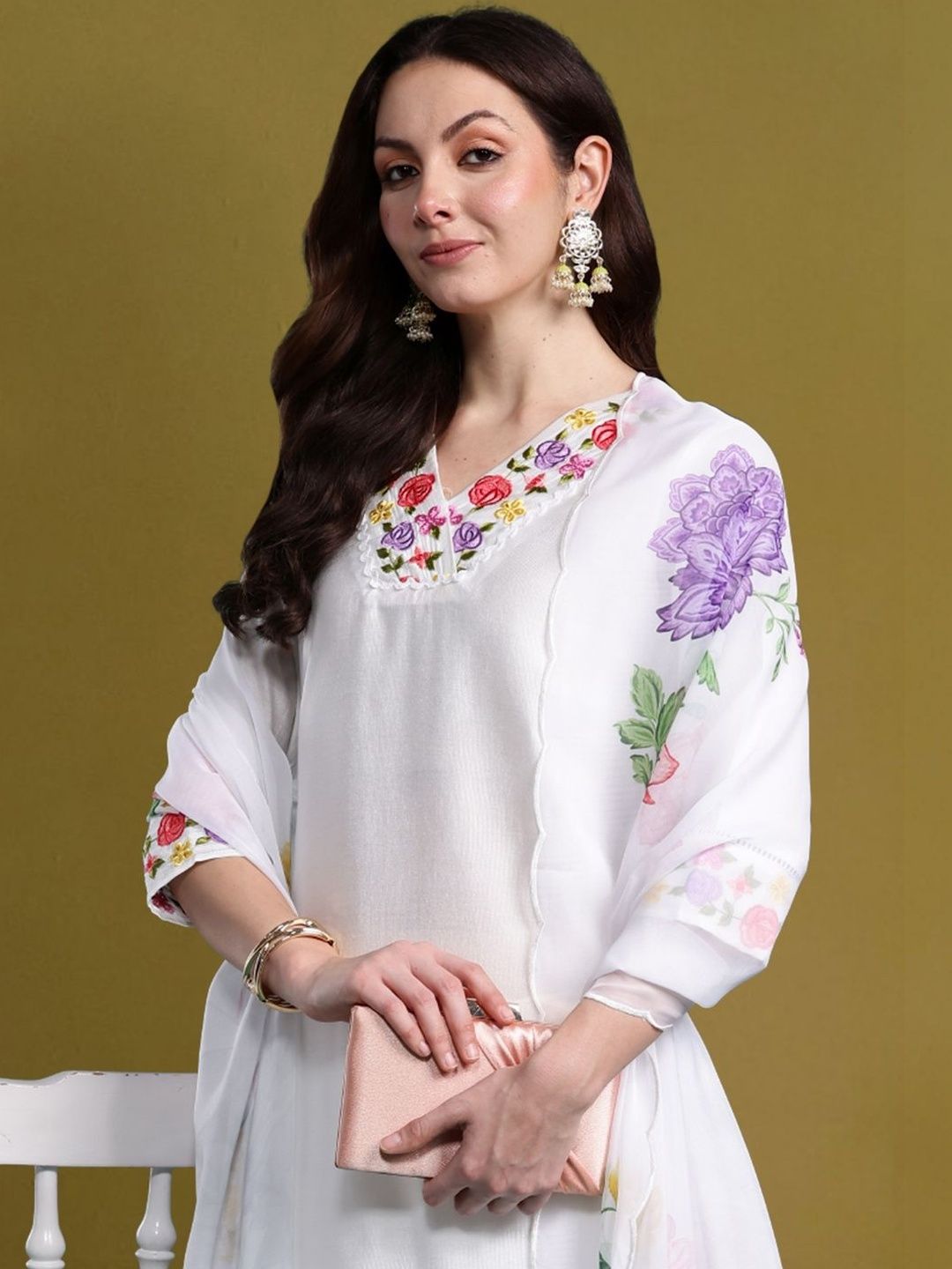 Women Floral Embroidered Regular Thread Work Liva Kurta with Trousers & With Dupatta