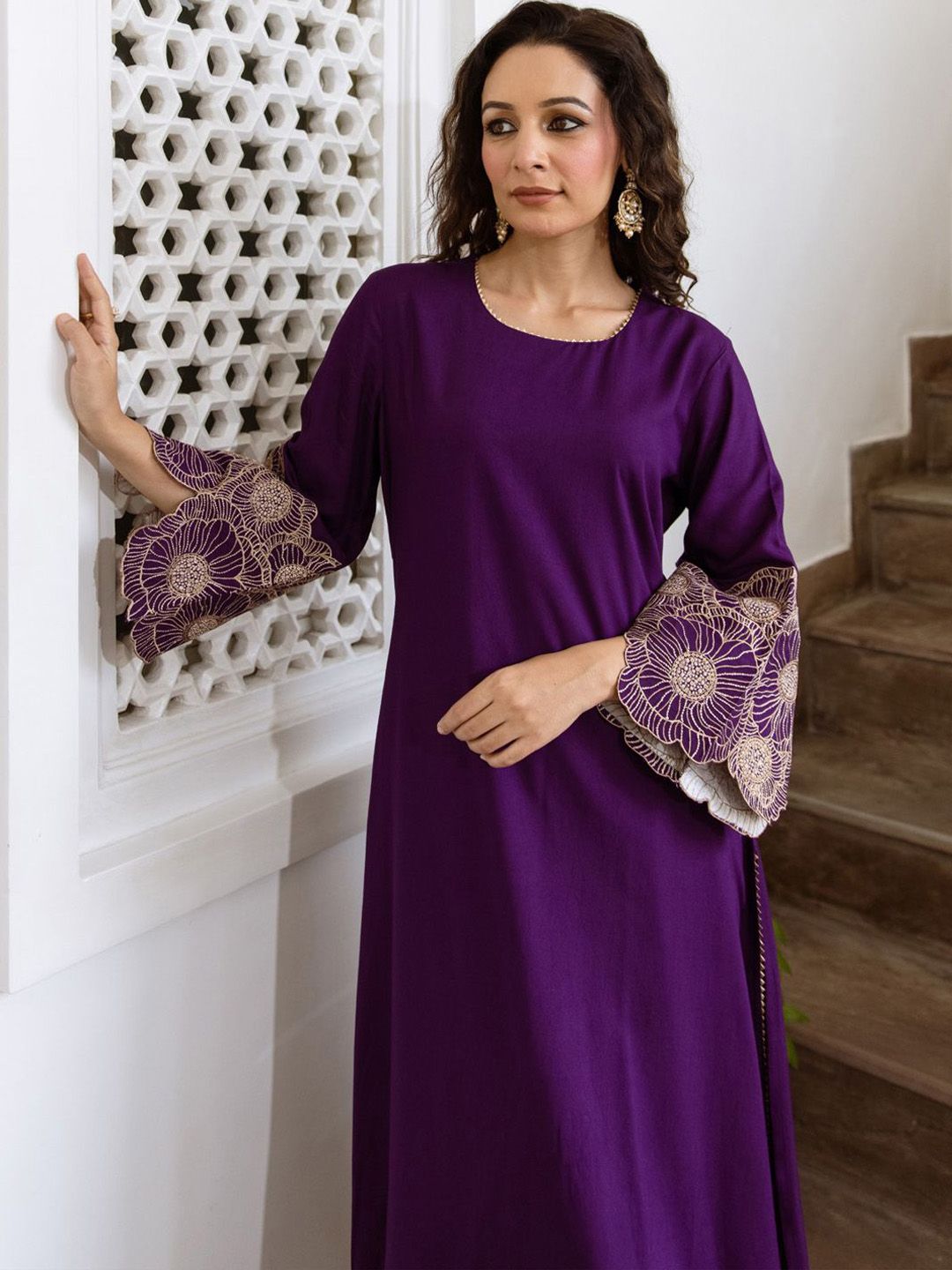 Women Floral Embroidered Regular Kurta with Trousers