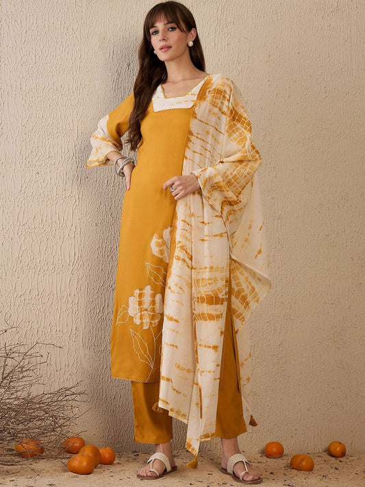Dhiyona IE Women Floral Embroidered Regular Beads and Stones Kurta with Trousers & With Dupatta