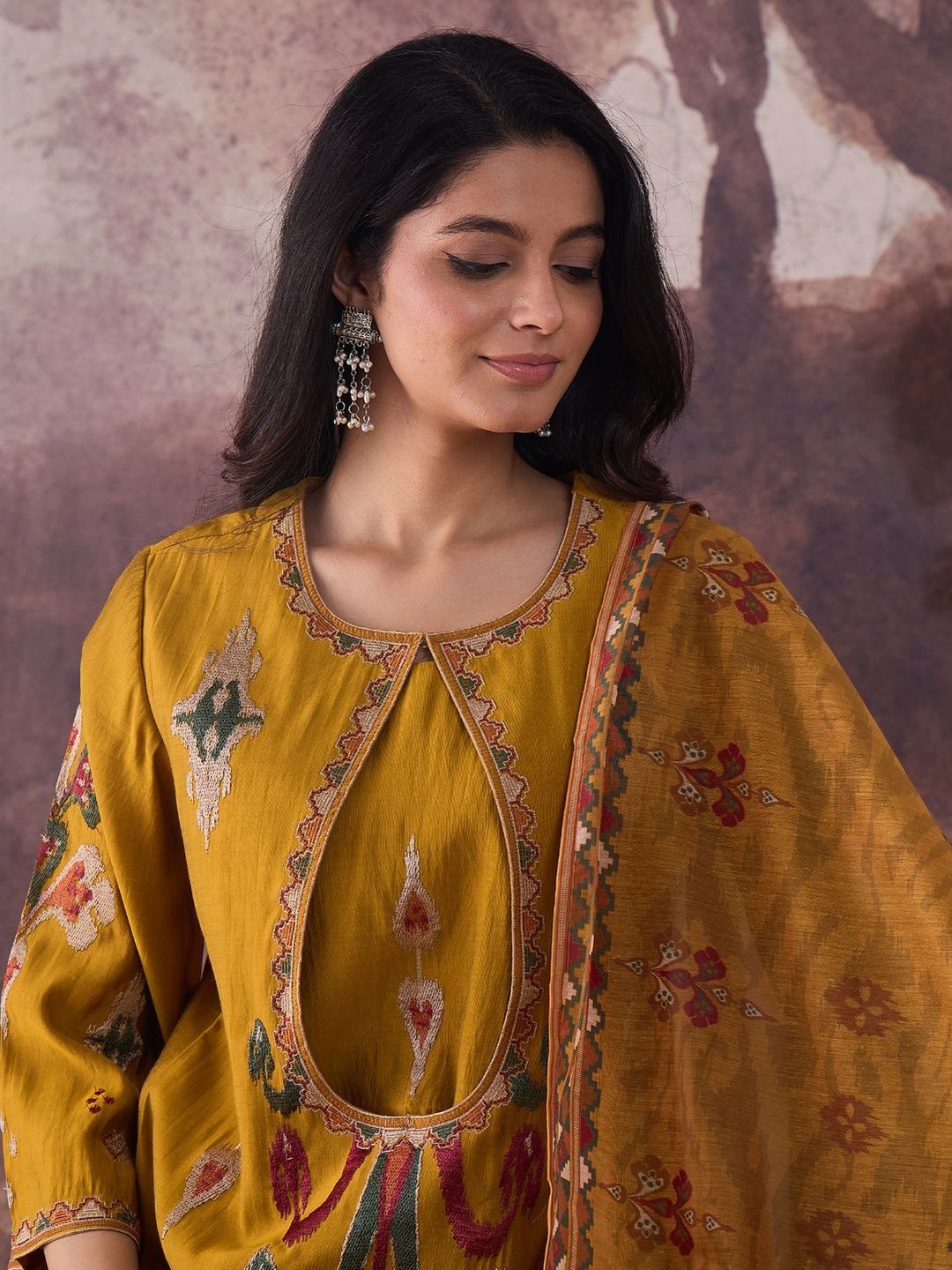 Ethnic Motifs Embroidered Regular Thread Work Kurta With Trousers & Dupatta