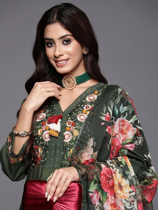 Women Floral Embroidered Thread Work Kurta with Trousers & Dupatta