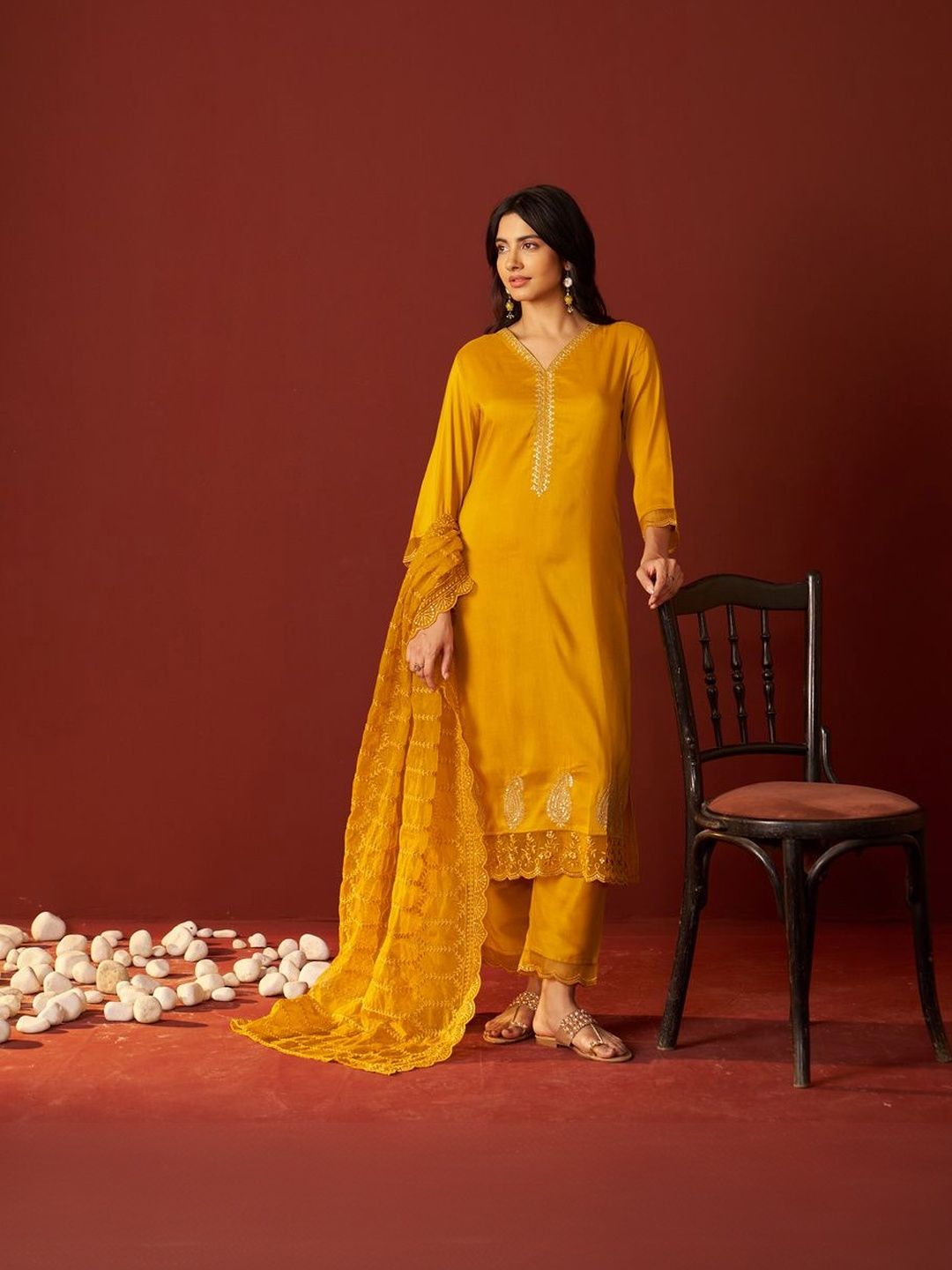 Women Ethnic Motifs Embroidered Regular Thread Work Kurta with Trousers & With Dupatta