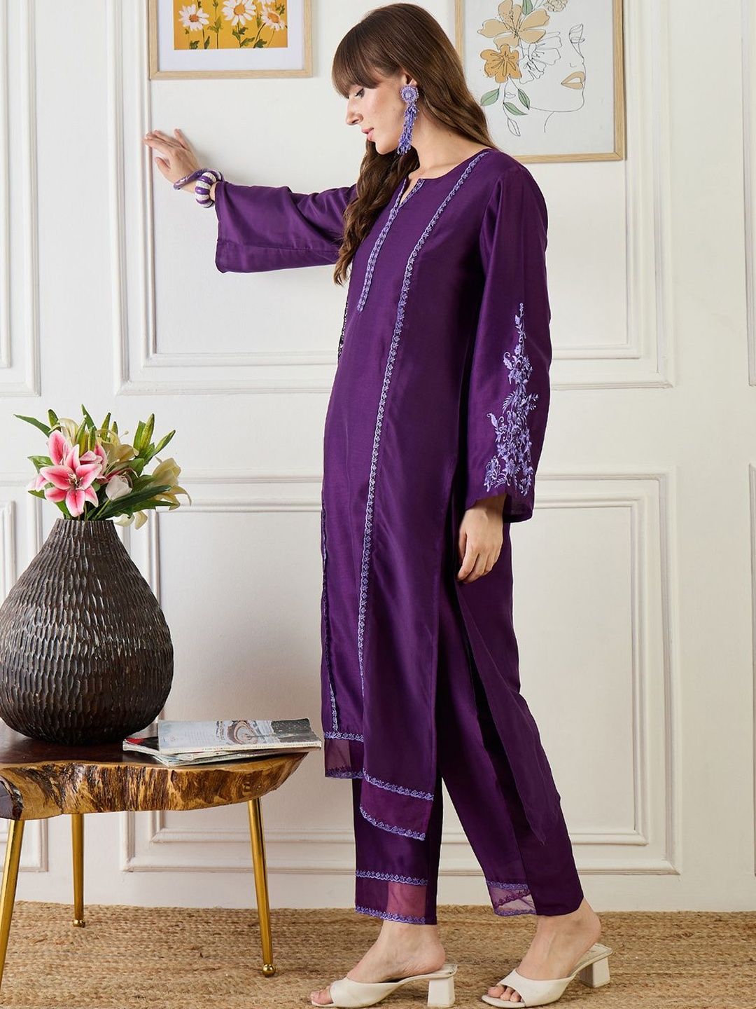 Women Ethnic Motifs Embroidered Regular Thread Work Kurta with Trousers