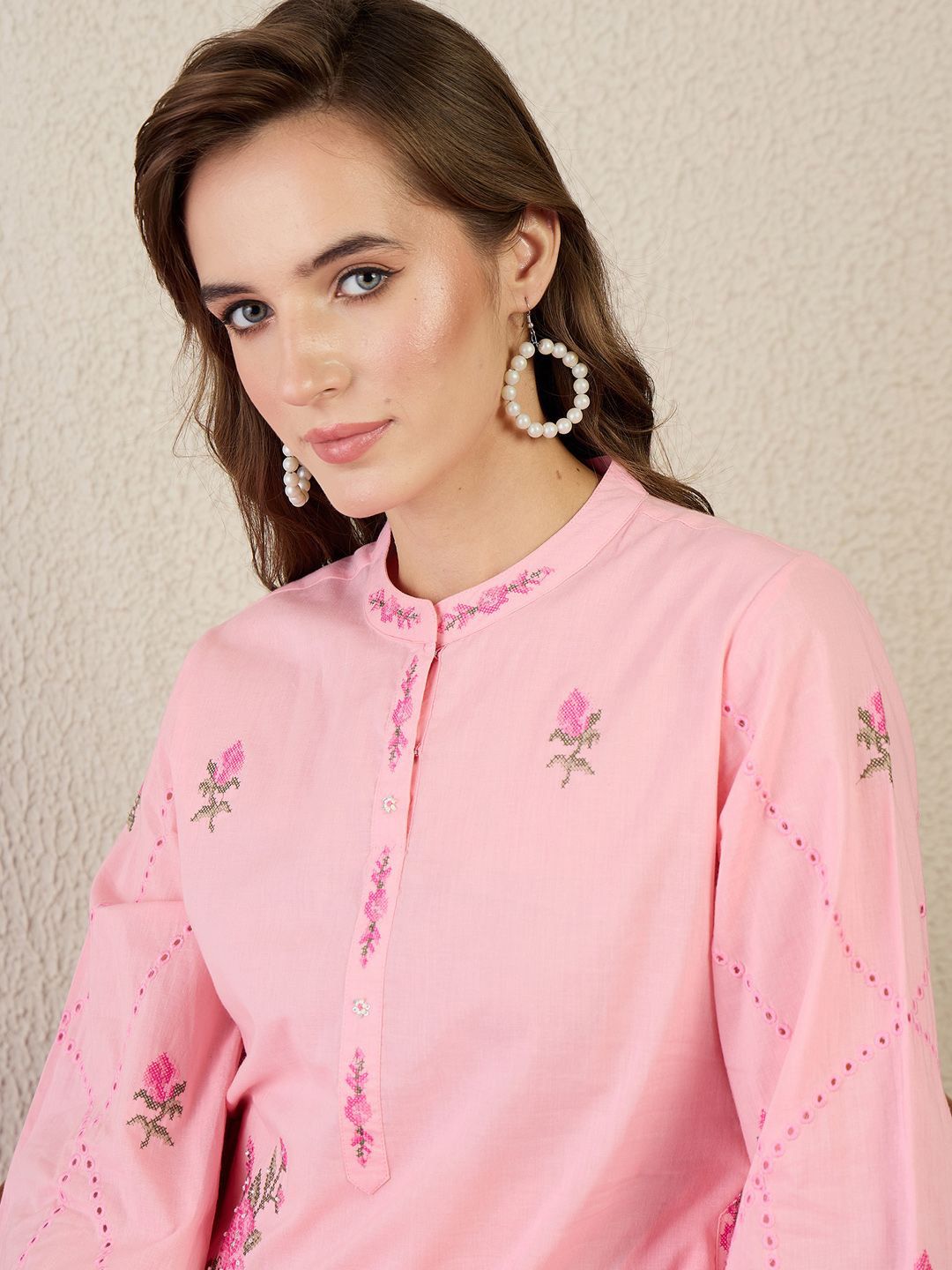 Women Floral Embroidered Cotton Kurta with Trousers