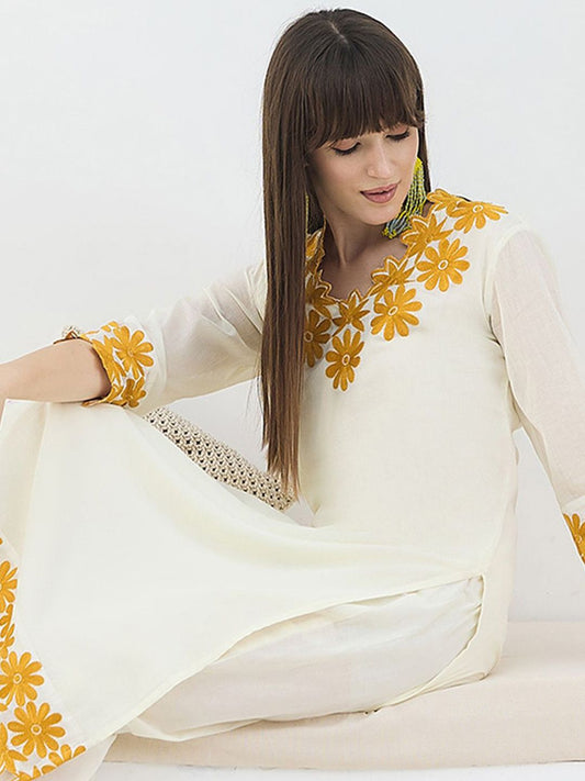 Women Floral Embroidered Cotton Kurta with Trousers