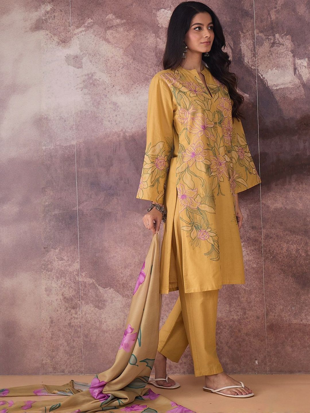 Floral Embroidered Regular Thread Work Pure Cotton Kurta With Trousers & Dupatta