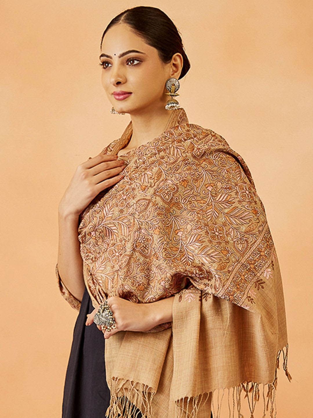 Dhiyona PA Women Paisley Embroidered Shawl