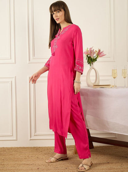 Dhiyona IE Embroidered V-Neck Three-Quarter Sleeves Pure Cotton Tunic And Trousers