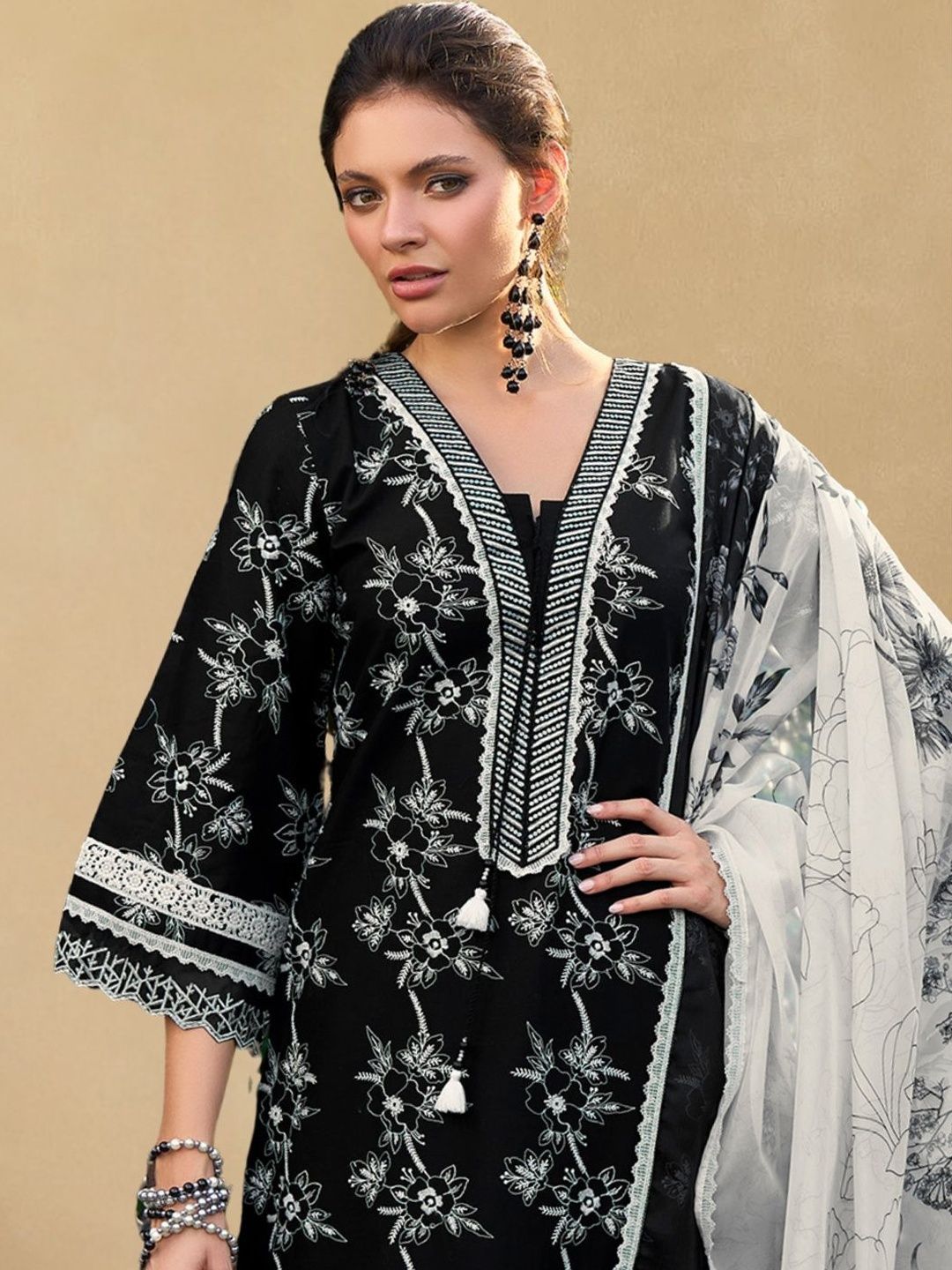 Dhiyona IE Women Floral Printed Regular Thread Work Pure Cotton Kurta with Trousers & With Dupatta